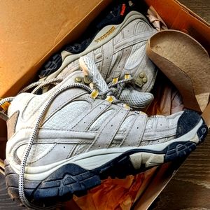 Merrell Moab hiking boots taupe sz 7